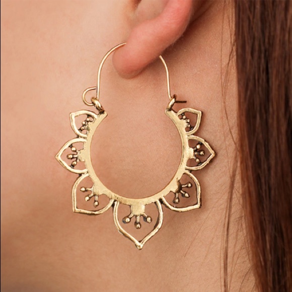 Fire Flower Boho Gypsy Aged Gold Earrings - Picture 4 of 6